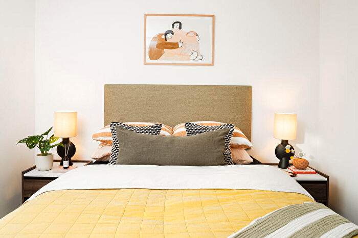 3 Bedroom Duplex To Rent In Kirkstall Road, Leeds, West Yorkshire, LS3