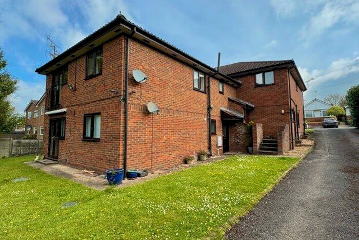 1 Bedroom Maisonette To Rent In Woodmill Lane, Southampton, SO18