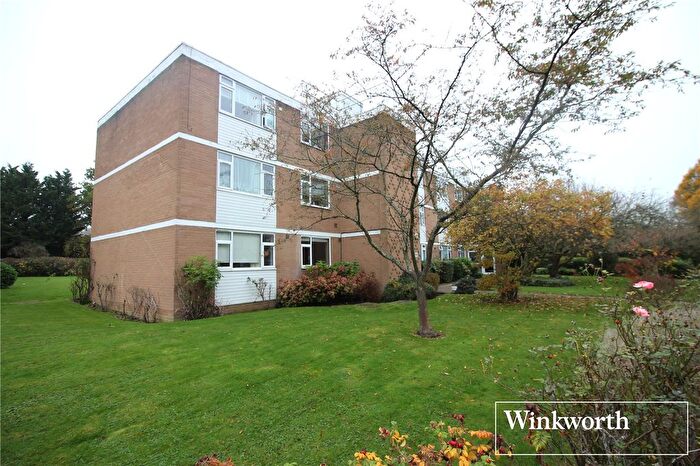 2 Bedroom Flat To Rent In Boreham Holt, Elstree, Borehamwood, Hertfordshire, WD6