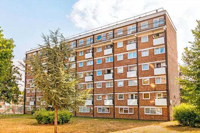 3 Bedroom Flat For Sale In St. Saviours Estate, Bermondsey, SE1