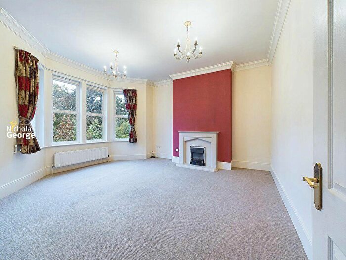 2 Bedroom Flat To Rent In Manor House, Wake Green Rd, Moseley, B13