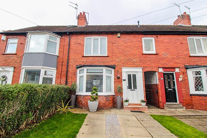 2 Bedroom Terraced House For Sale In Oakwood Avenue, Wakefield, WF2