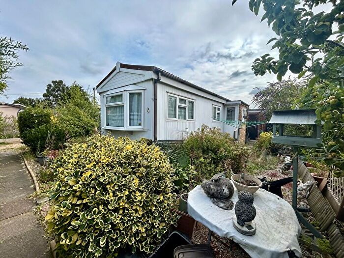 1 Bedroom Park Home For Sale In Longcroft Drive, Waltham Cross, EN8