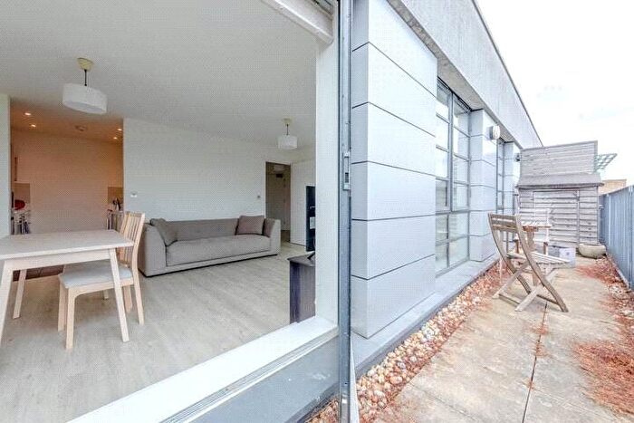 1 Bedroom Flat To Rent In De Beauvoir Crescent, London, N1