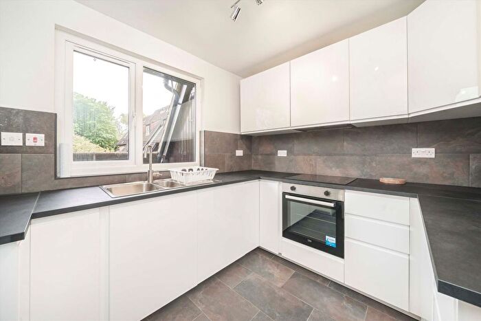 2 Bedroom Flat To Rent In Abbeyfields Close, Ealing, NW10