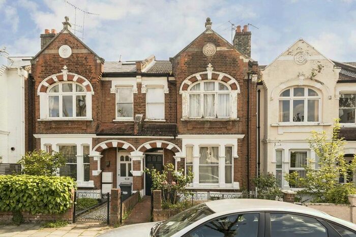 3 Bedroom Flat To Rent In Silver Crescent, London, W4