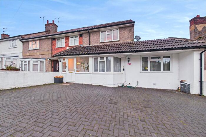4 Bedroom End Of Terrace House For Sale In Ringwood Road, Tilehurst, Reading, Berkshire, RG30