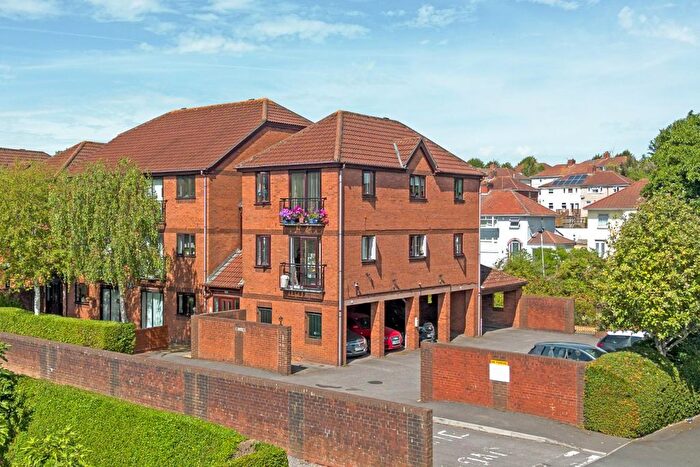2 Bedroom Flat For Sale In Beechmount Grove, Hengrove, Bristol, BS14