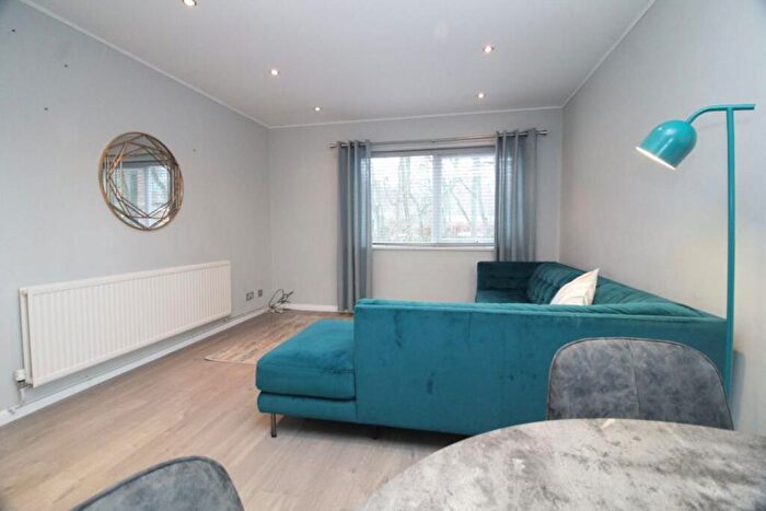 2 Bedroom Flat To Rent In , S17