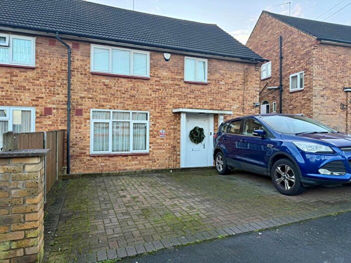 3 Bedroom Semi Detached House For Sale In Prestwick Road, Watford, WD19