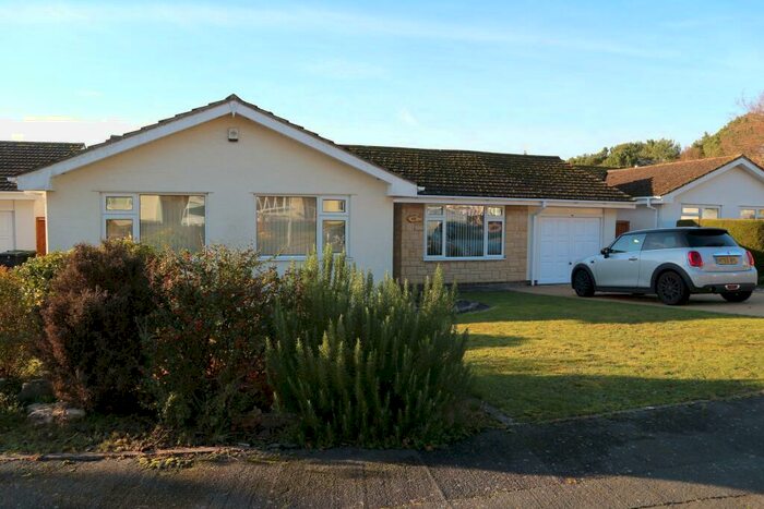 3 Bedroom Bungalow To Rent In Hillside Drive, Christchurch, BH23