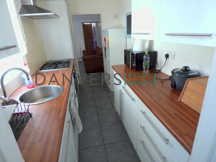 3 Bedroom Detached House To Rent In Tyndale Street, Leicester, LE3
