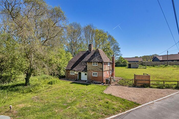 2 Bedroom Detached House For Sale In Runham Lane, Harrietsham, ME17