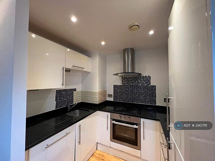 1 Bedroom Flat To Rent In Icon Building, Ilford, Great London, IG1