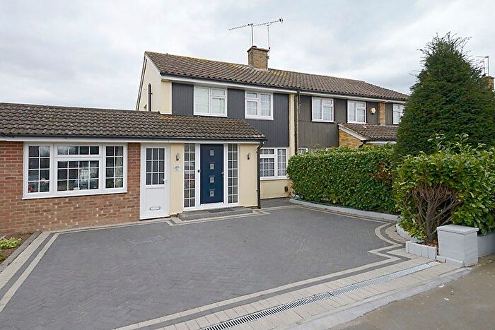 4 Bedroom Semi Detached House To Rent In Seacourt Road, Slough, SL3