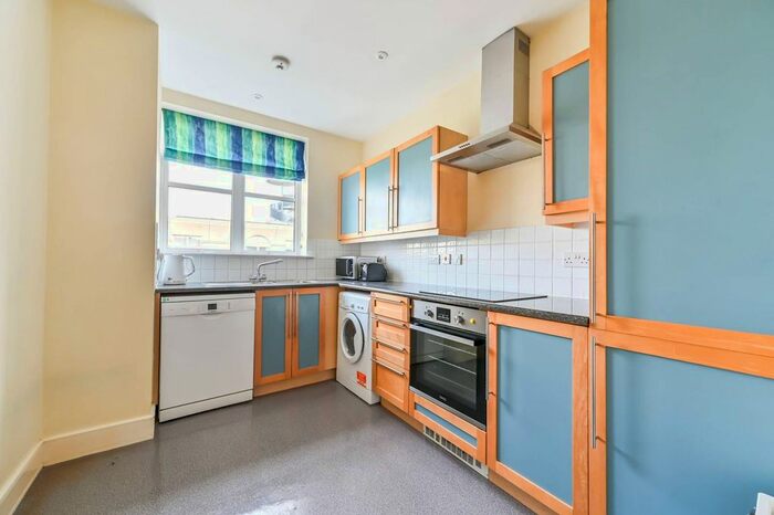 2 Bedroom Flat To Rent In Worple Road, Wimbledon, London, SW19