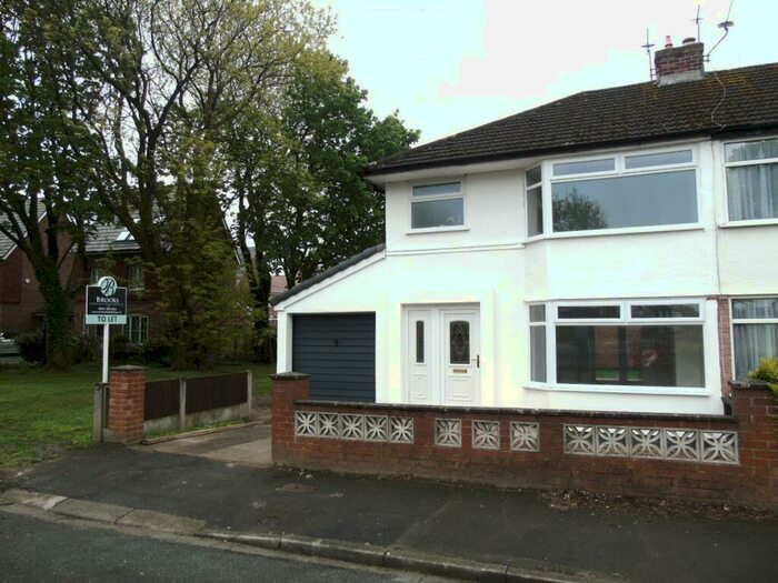 3 Bedroom Semi-Detached House To Rent In Warrington Road, Rainhill, L35