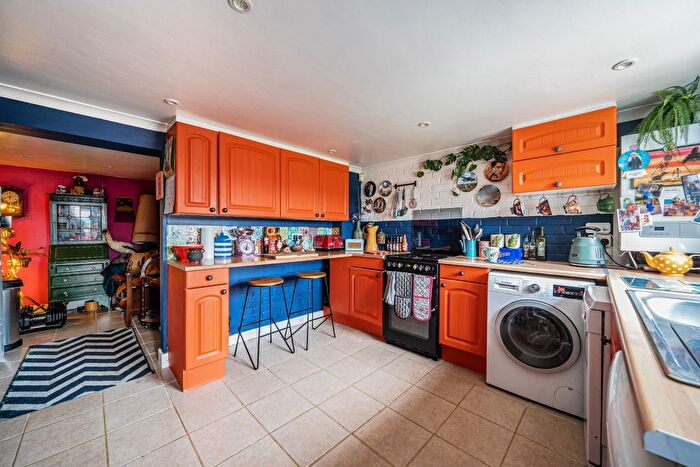 3 Bedroom Terraced House For Sale In Radnor Street, Kingshill, Swindon, SN1