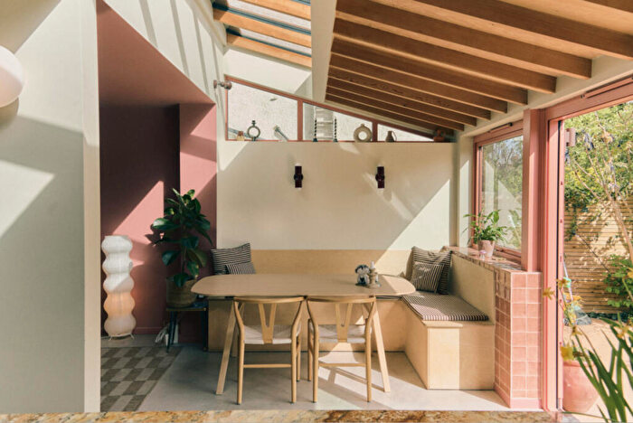 4 Bedroom Semi Detached House To Rent In Woodstock Road, London, E17