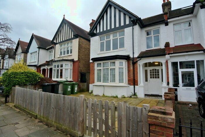 2 Bedroom Flat To Rent In Bellingham Road, London, SE6