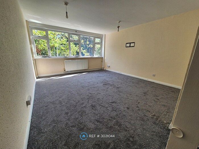 2 Bedroom Flat To Rent In Maybank Avenue, Wembley, HA0