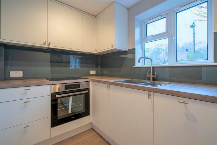 1 Bedroom Flat To Rent In Carroll Crescent, Ascot, SL5