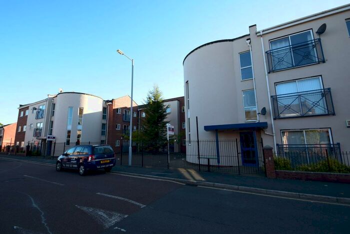 3 Bedroom Apartment To Rent In Mallow Street, Hulme, Manchester., M15