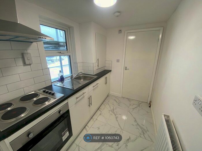 Studio To Rent In Llewellyn Street, Pentre, CF41