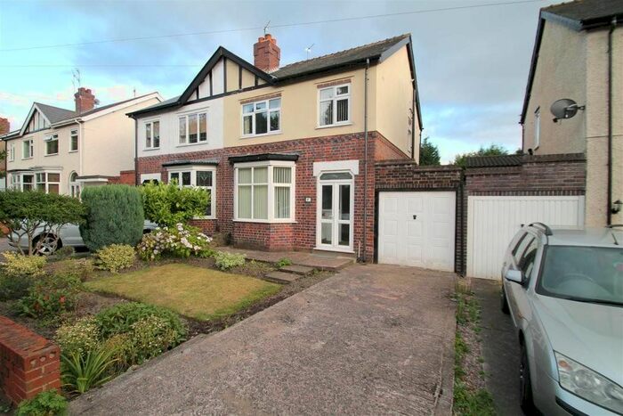 3 Bedroom Semi-detached House To Rent In Castlecroft Road, Finchfield, Wolverhampton, WV3