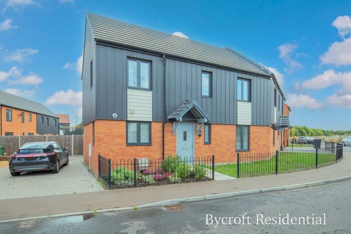 3 Bedroom Semi-Detached House To Rent In Wainscot Drive, Bradwell, NR31