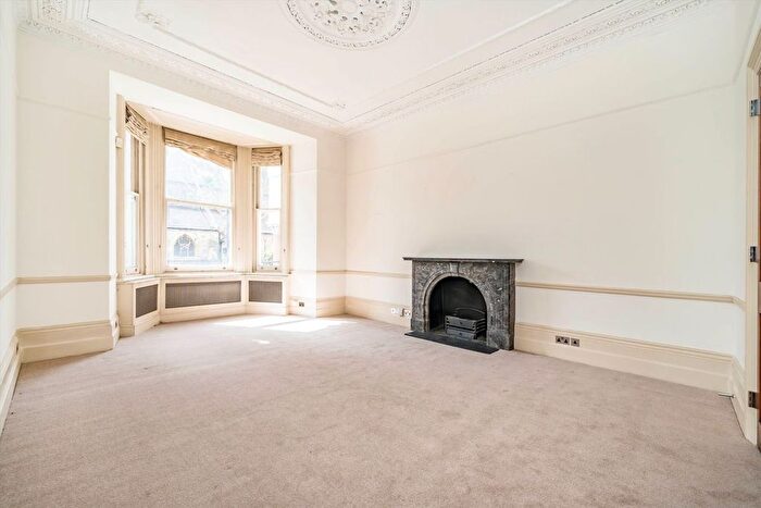 2 Bedroom Flat To Rent In Redcliffe Square, Earls Court, SW10