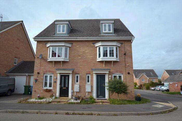 3 Bedroom Terraced House To Rent In Penrhyn Close, Corby, NN18