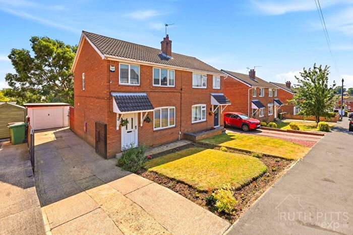 3 Bedroom Semi Detached House For Sale In Beech Crescent, Castleford, WF10