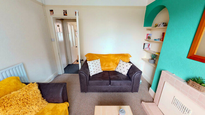 2 Bedroom Terraced House To Rent In Cross Street | Student House | /, LN5