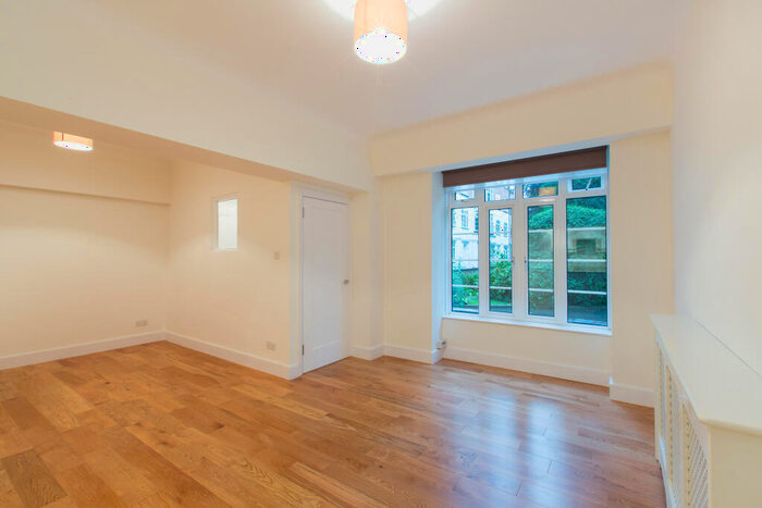 Apartment To Rent In Grove End Gardens, Grove End Road, St John's Wood, London, NW8