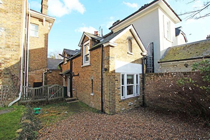 2 Bedroom Property To Rent In Strawberry Vale, Twickenham, TW1