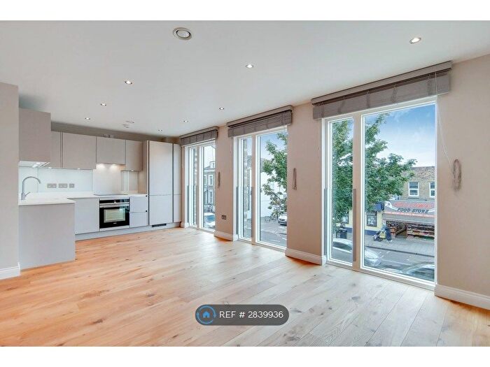 2 Bedroom Flat To Rent In Lyden Court, London, N19