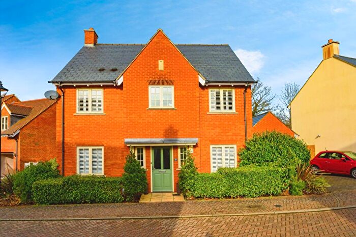 4 Bedroom Detached House For Sale In Bell Farm Close, Dunstable, LU6