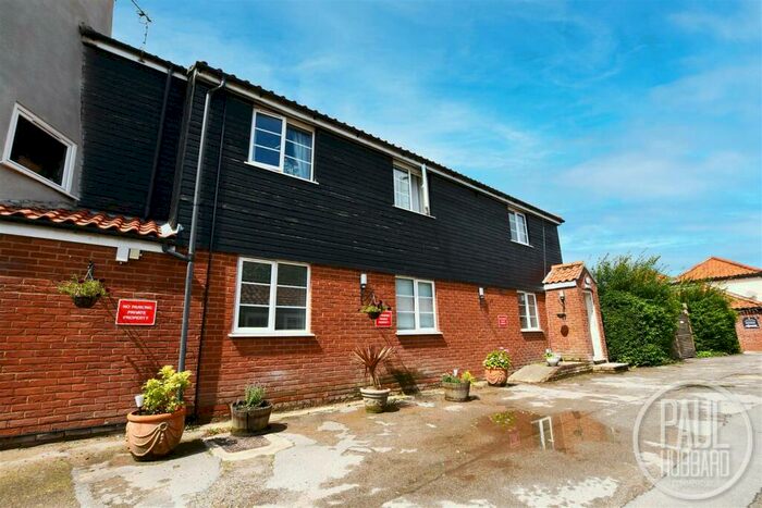 6 Bedroom Semi-Detached House For Sale In Norwich Road, Dereham, Norfolk, NR19