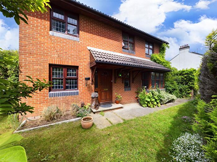 4 Bedroom Detached House For Sale In Guildford Road, Ash, Surrey, GU12