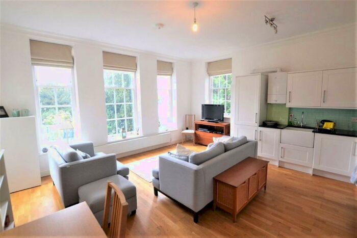 2 Bedroom Flat To Rent In Colney Hatch Lane, London, N10
