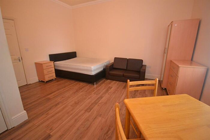 Studio To Rent In London Road, Reading, RG1