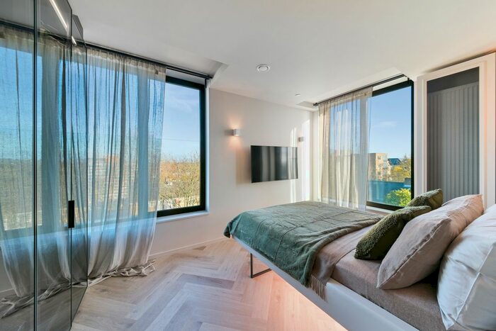 Studio To Rent In Willesden Lane, London, NW2