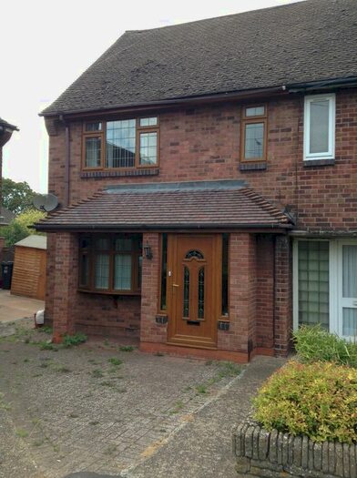 4 Bedroom Semi-Detached House To Rent In Nevill Close, Leamington Spa, CV31