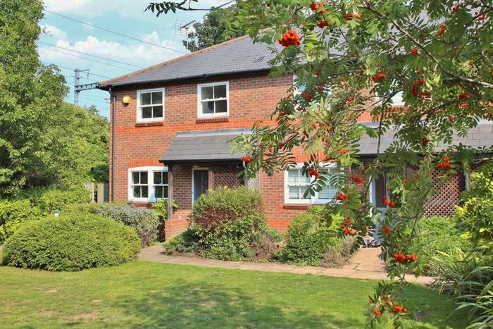 3 Bedroom End Of Terrace House To Rent In Pangbourne Place, Pangbourne, West Berkshire, RG8