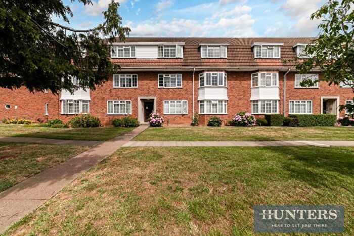 2 Bedroom Flat For Sale In Yardley Court, Sutton, SM3