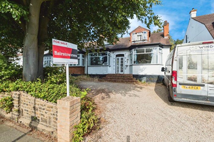 3 Bedroom Bungalow For Sale In Mill Park Avenue, Hornchurch, RM12