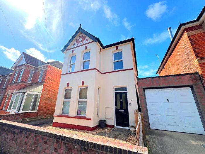 2 Bedroom Apartment To Rent In Buchanan Avenue, Bournemouth, BH7