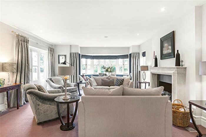 6 Bedroom Detached House For Sale In Pottersheath Road, Welwyn, Hertfordshire, AL6