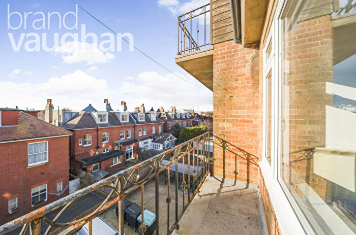 1 Bedroom Flat To Rent In Rochester Gardens, Hove, East Sussex, BN3